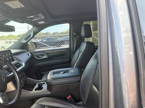 Used 2021 Chevrolet Suburban Z71 w/ Z71 Signature Package AWD/4WD image 13