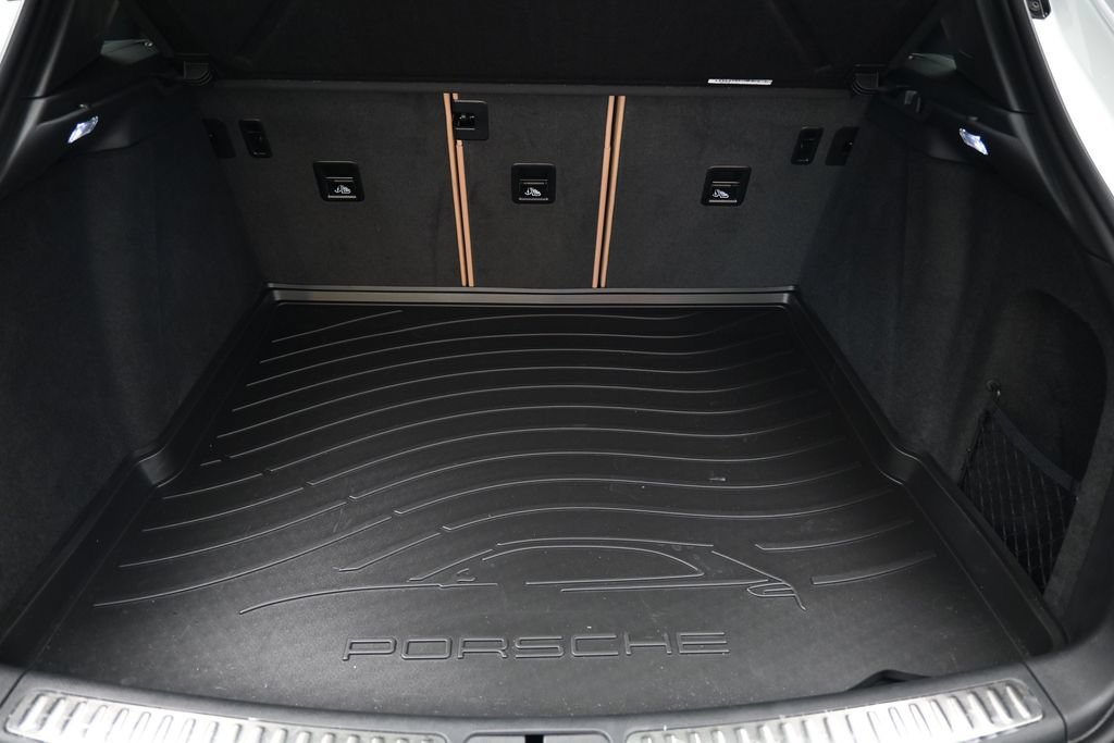 Certified 2026 Porsche Macan AWD/4WD image 25