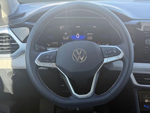 New 2026 Volkswagen Taos SE FWD image 15