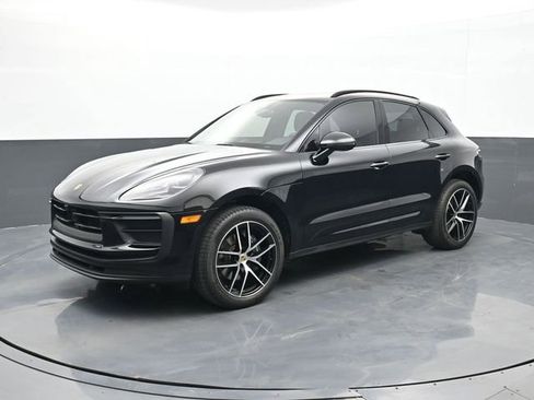Certified 2025 Porsche Macan AWD/4WD image 1