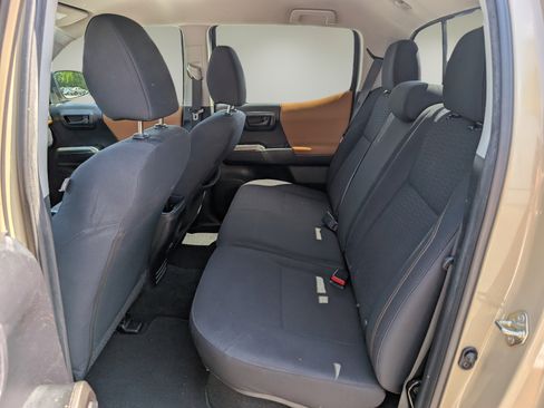 Used 2019 Toyota Tacoma SR5 RWD image 11