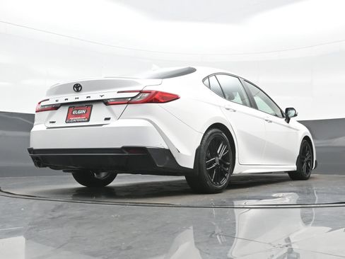 Used 2025 Toyota Camry SE w/ Convenience Package FWD image 32