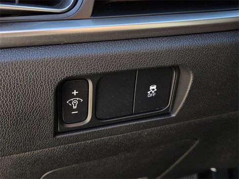 Certified 2025 Kia Sorento S w/ Panoramic Sunroof Package image 19