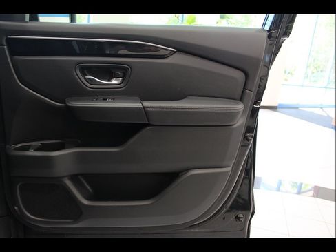 Certified 2025 Honda Pilot EX-L image 26