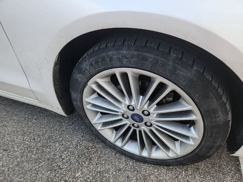 Used 2015 Ford Fusion SE w/ Equipment Group 202A image 3