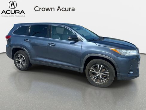 Used 2019 Toyota Highlander LE FWD image 8