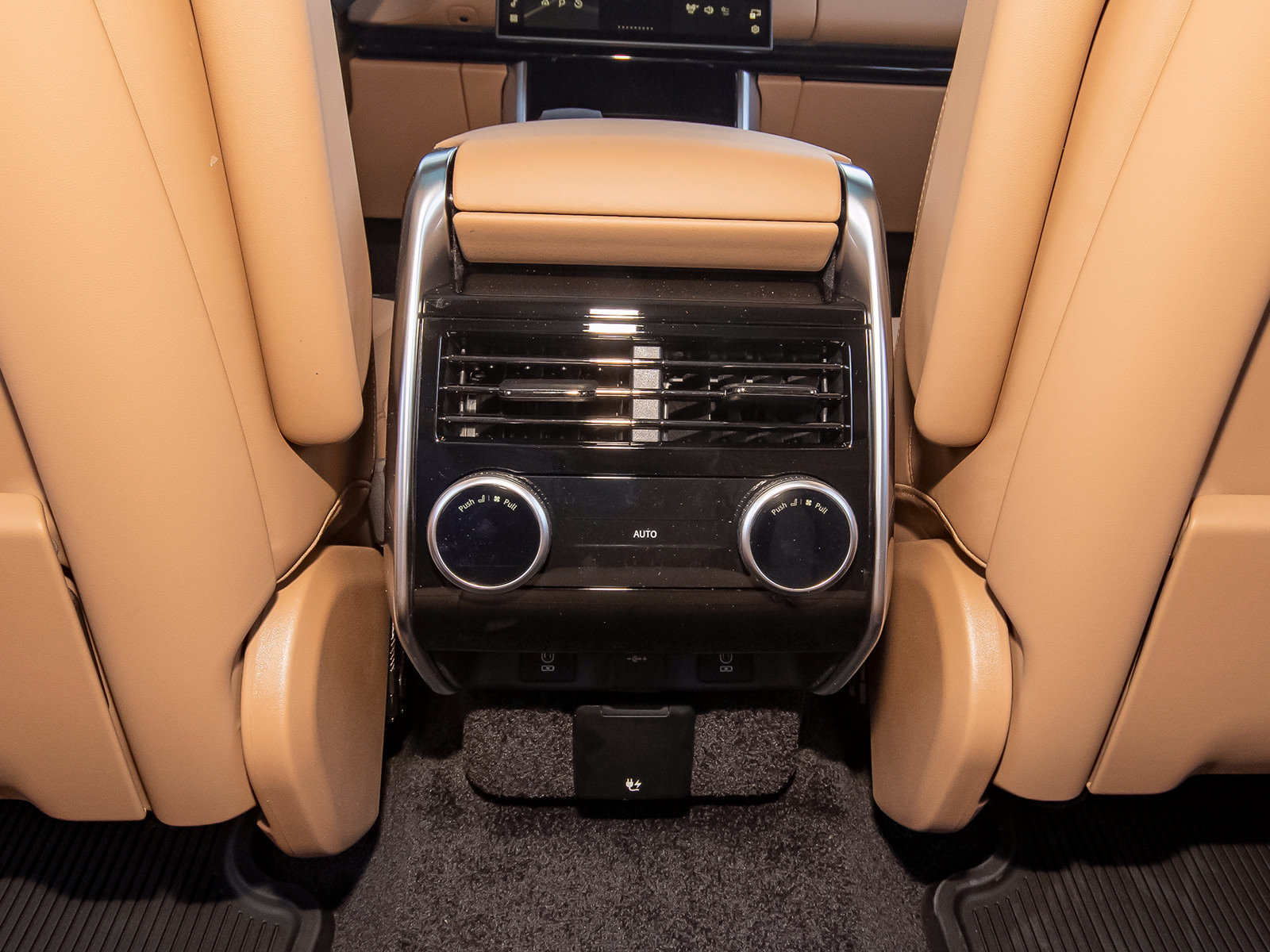 New 2026 Land Rover Range Rover Long Wheelbase SE AWD/4WD image 49