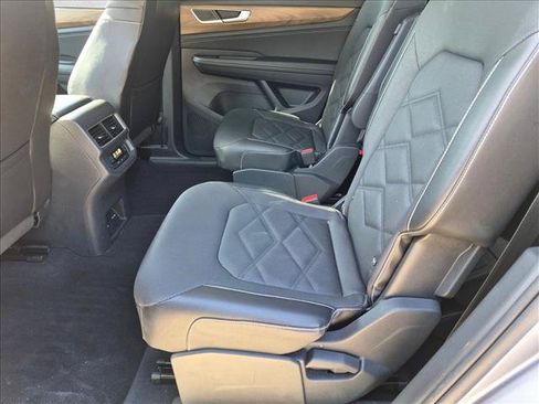 Used 2024 Volkswagen Atlas SE w/ Black Wheel Package FWD image 15