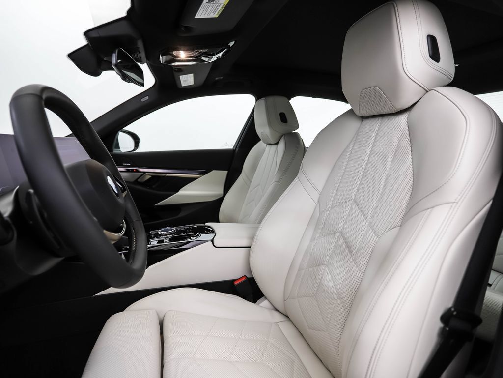 Certified 2024 BMW 540i xDrive w/ Executive Package AWD/4WD image 11