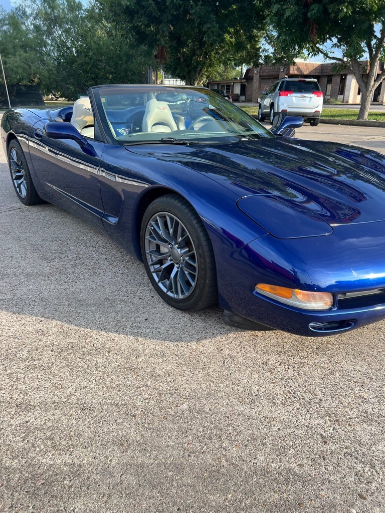 Used 2004 Chevrolet Corvette Convertible w/ Preferred Equipment Group RWD image 1