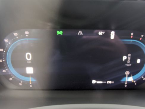 Used 2025 Volvo XC90 B6 Plus image 24