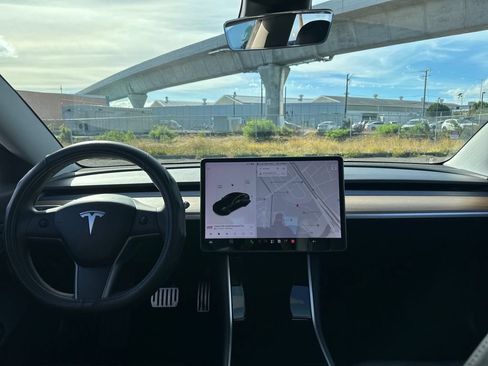 Used 2019 Tesla Model 3 Standard Range RWD image 13