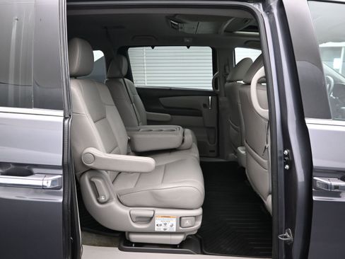 Used 2016 Honda Odyssey Touring Elite image 12