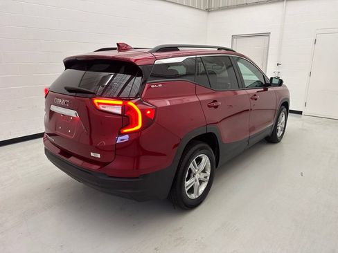 Used 2023 GMC Terrain SLE w/ Driver Convenience Package FWD image 8