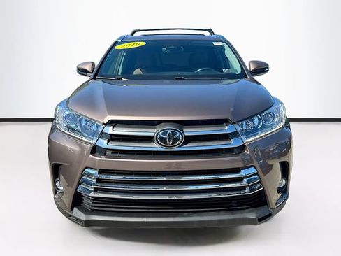 Used 2019 Toyota Highlander Limited AWD/4WD image 2