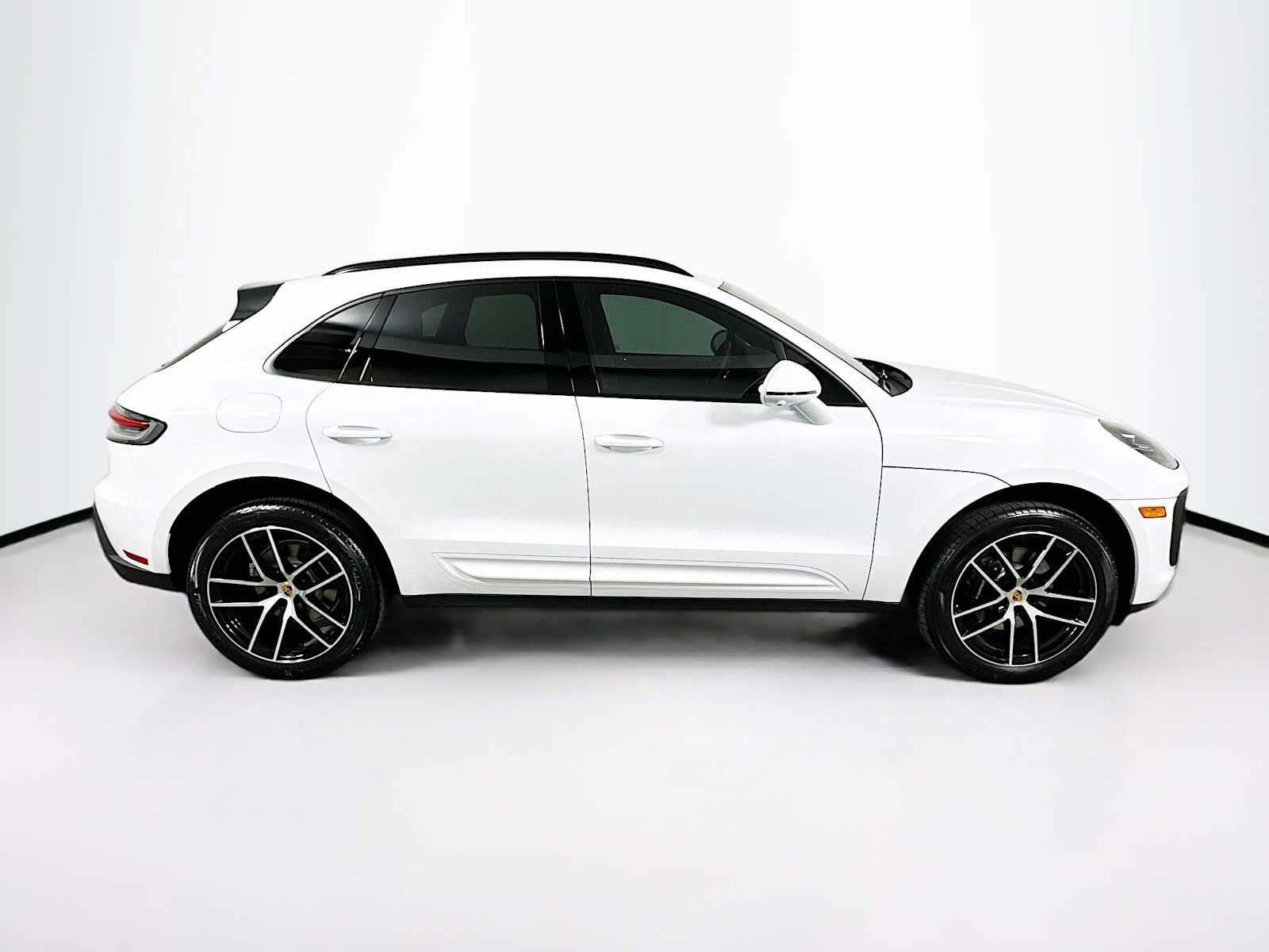 Used 2026 Porsche Macan AWD/4WD image 8