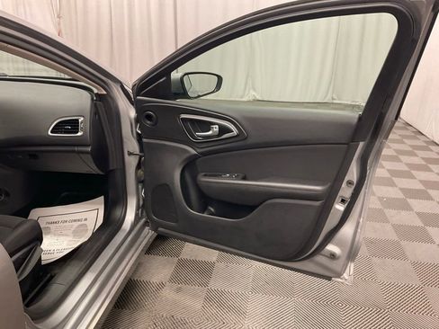 Used 2016 Chrysler 200 Limited FWD image 23