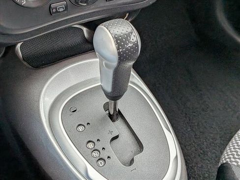 Used 2015 Nissan Juke S image 12