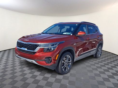 Used 2023 Kia Seltos S w/ Navigation Package image 3