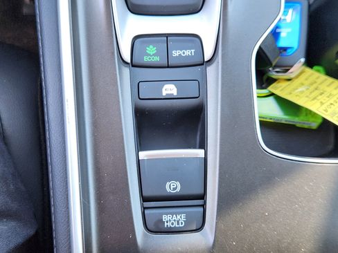 Used 2018 Honda Accord Touring image 23