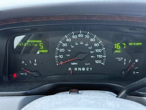Used 2002 Lincoln Town Car Executive RWD image 25