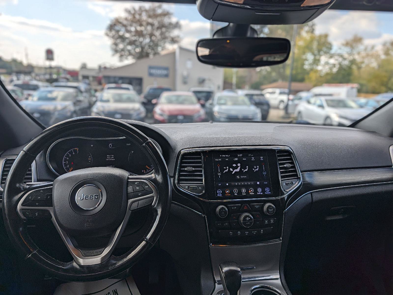 Used 2020 Jeep Grand Cherokee Limited AWD/4WD image 2
