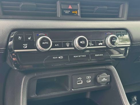 Used 2023 Honda Pilot Elite image 14