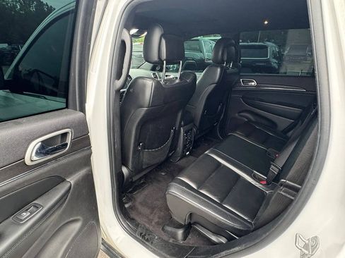 Used 2018 Jeep Grand Cherokee Limited AWD/4WD image 13