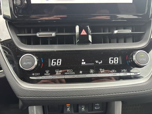 Used 2023 Toyota Corolla Cross XLE w/ Convenience Package image 10