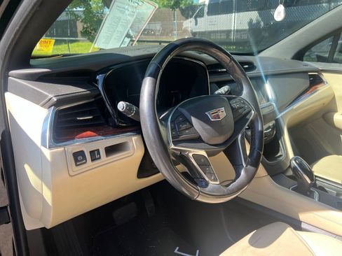 Used 2018 Cadillac XT5 Luxury w/ Driver Awareness Package FWD image 11
