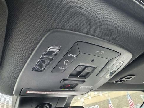 Used 2023 Toyota Sienna Platinum image 27