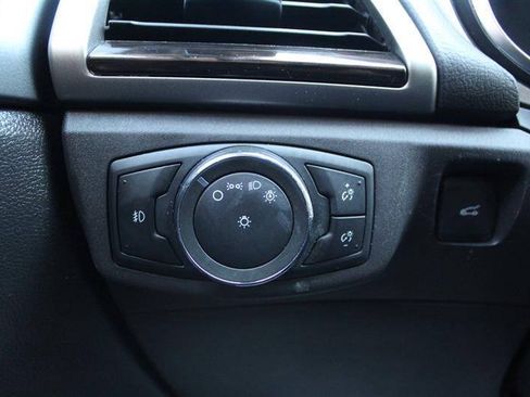 Used 2016 Ford Fusion SE w/ Equipment Group 202A FWD image 17