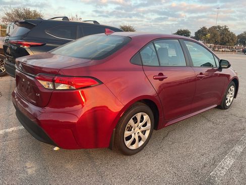 Used 2025 Toyota Corolla LE image 4