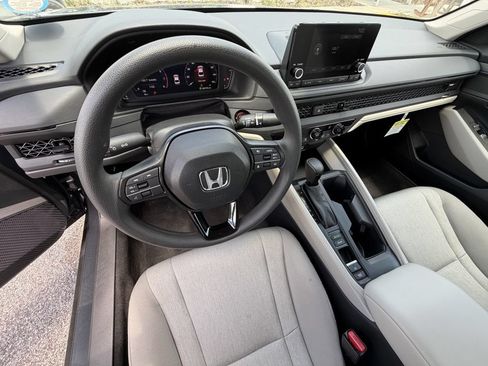 Used 2025 Honda Accord LX image 19