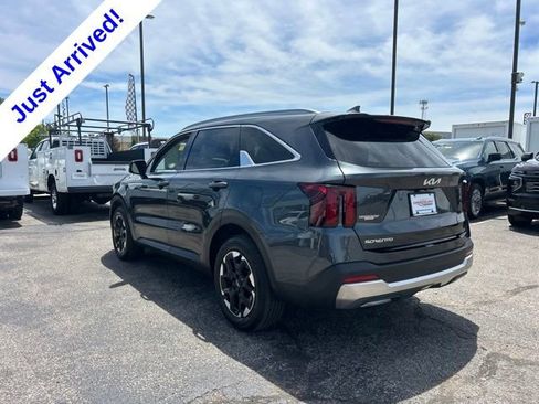 Used 2024 Kia Sorento S FWD image 5