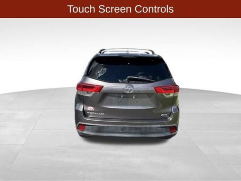 Used 2019 Toyota Highlander XLE FWD image 6