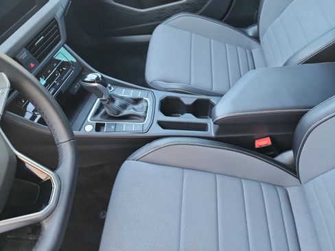 Certified 2025 Volkswagen Jetta SE image 15