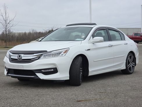 Used 2016 Honda Accord Touring image 12