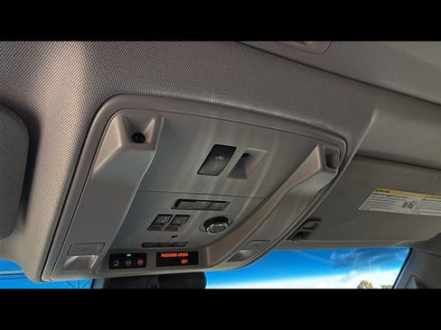 Used 2018 Cadillac Escalade Luxury image 17