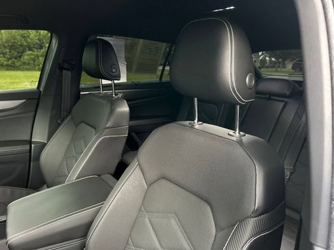 Used 2024 Volkswagen Atlas Cross Sport SE FWD image 22