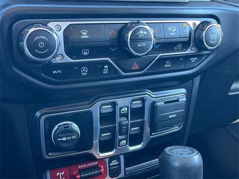 Certified 2022 Jeep Gladiator Mojave image 20