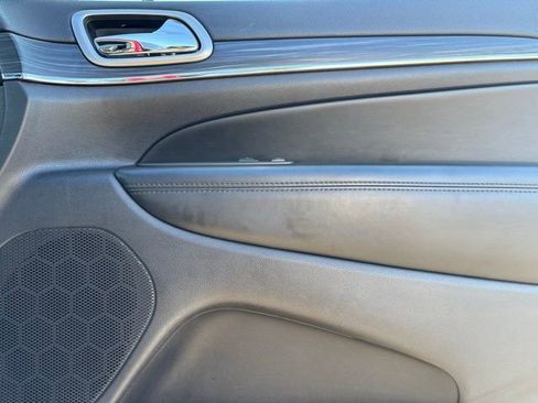 Certified 2019 Jeep Grand Cherokee Limited w/ Luxury Group II image 26