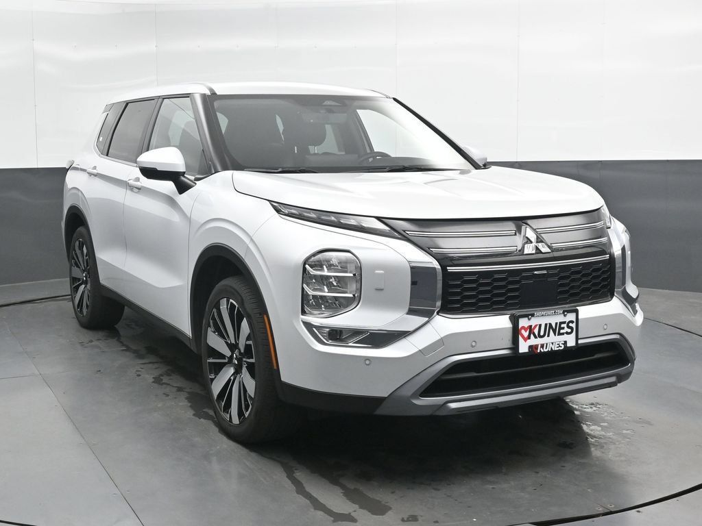 Used 2025 Mitsubishi Outlander SE AWD/4WD image 5