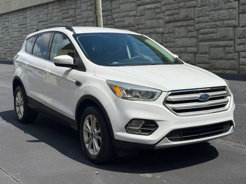Used 2017 Ford Escape SE w/ Equipment Group 201A AWD/4WD image 5