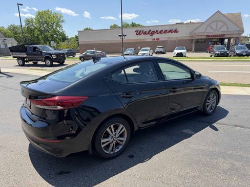 Used 2018 Hyundai Elantra SEL w/ Winter Weather Package FWD image 5