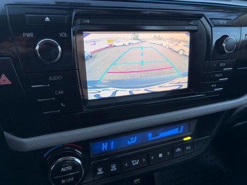 Used 2015 Toyota Corolla LE image 12