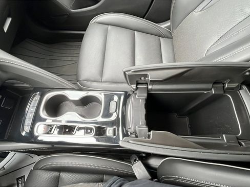 Used 2023 Buick Envision Essence AWD/4WD image 13