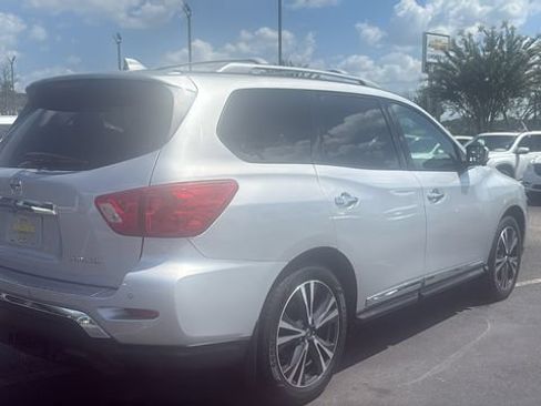 Used 2019 Nissan Pathfinder Platinum FWD image 7