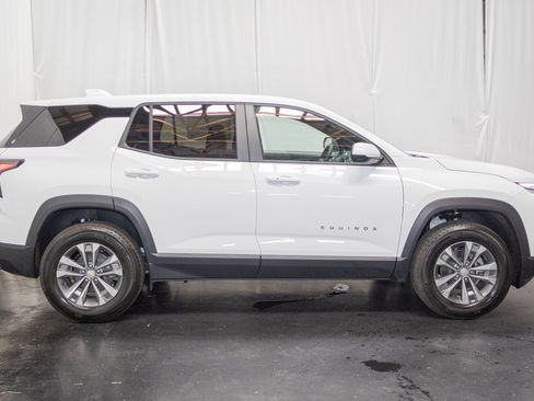 New 2027 Chevrolet Equinox LT w/ Convenience Package II AWD/4WD image 5