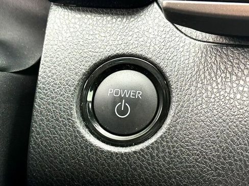 Used 2025 Toyota Camry XLE image 17